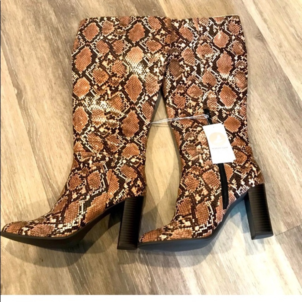 NWT! A NEW DAY SEXY SNAKESKIN PRINT BOOTS w/MEMORY FOAM FOR COMFORT SIZE 7.5